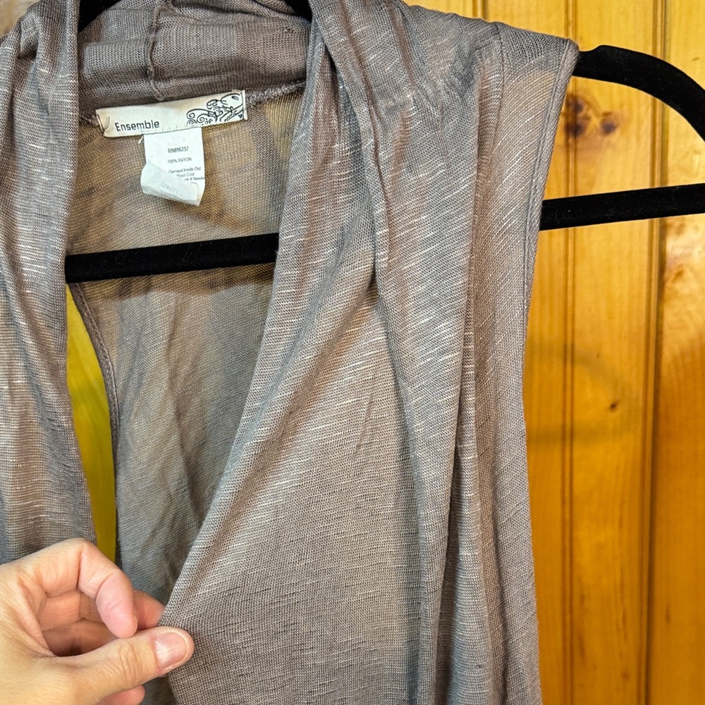 Elegant Grayish Brown-Sleeveless Wrap - Picture 5 of 8